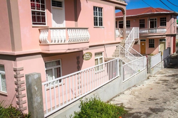 Hotel Iso's Bed & Breakfast (Glanvillia)